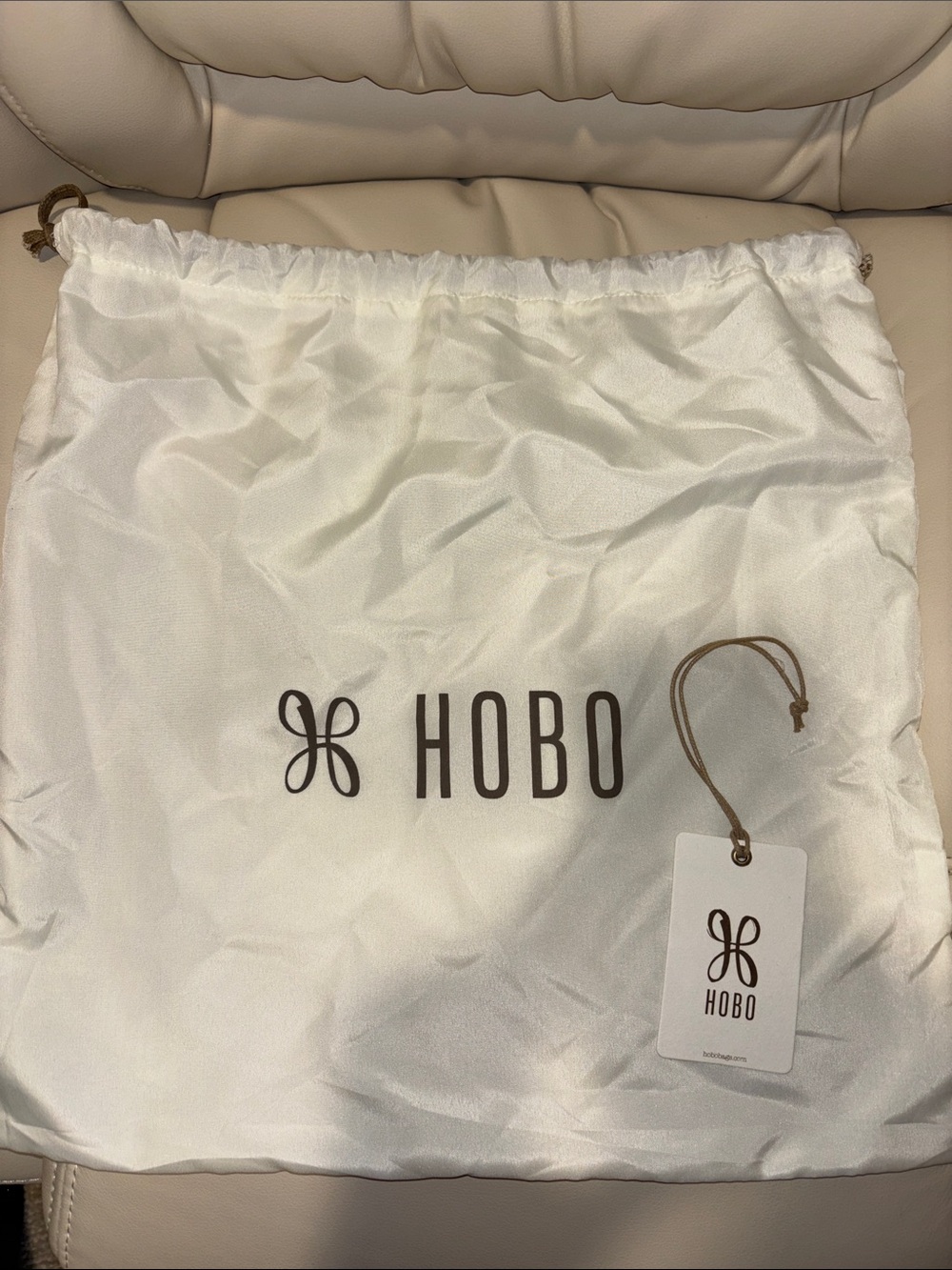 HOBO Carmen Sling Crossbody Bag 🫶🏼 - Picture 8 of 9